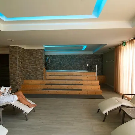 Terme Paradiso 3* אבנו טרמה