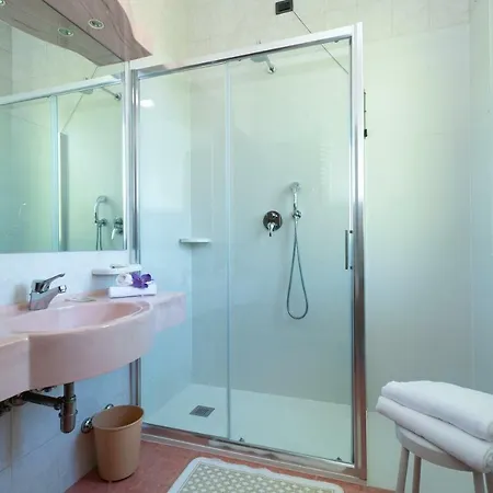 Terme Paradiso 3* אבנו טרמה
